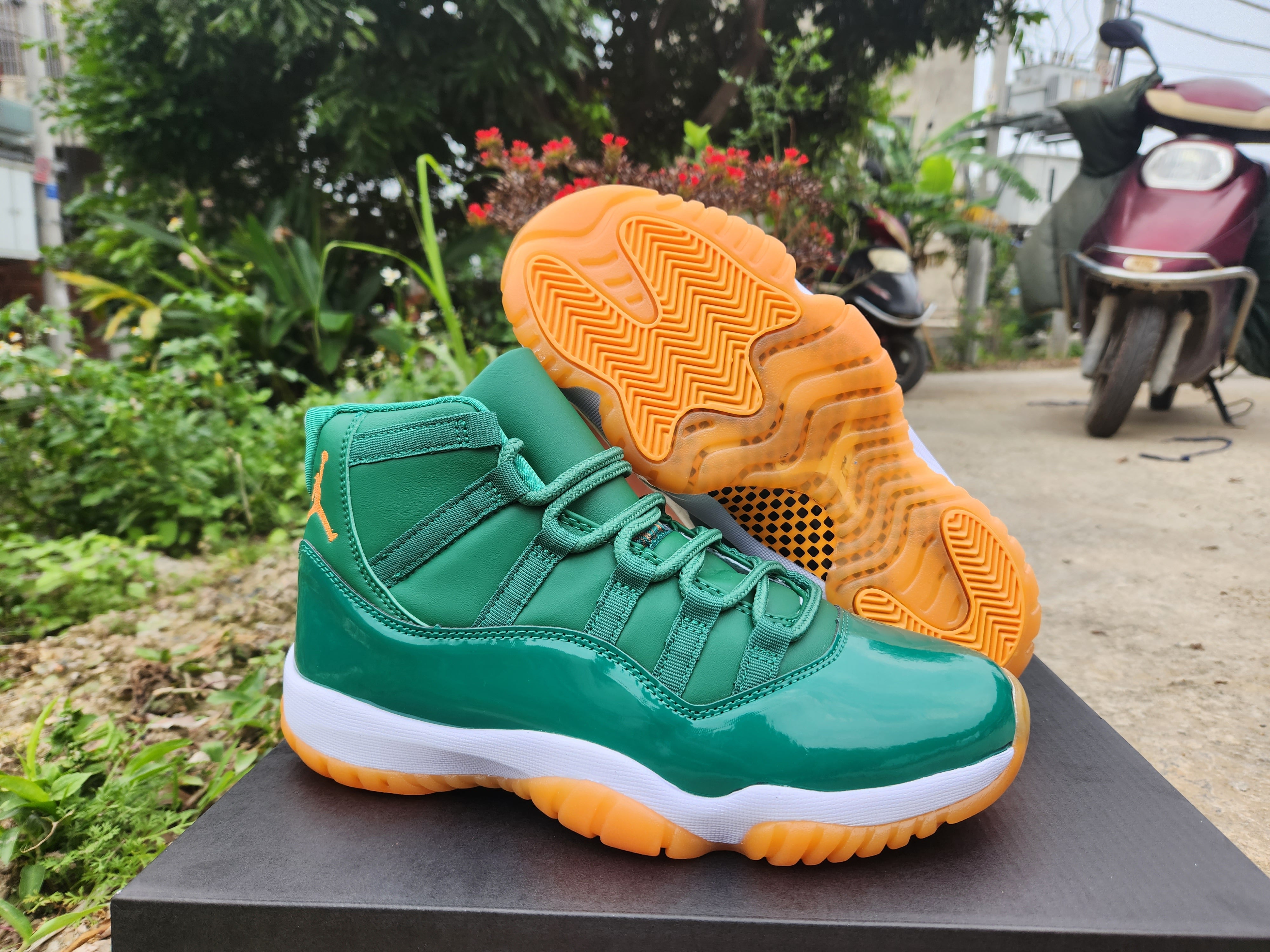 JORDAN 11 Green and Orange - Image 2