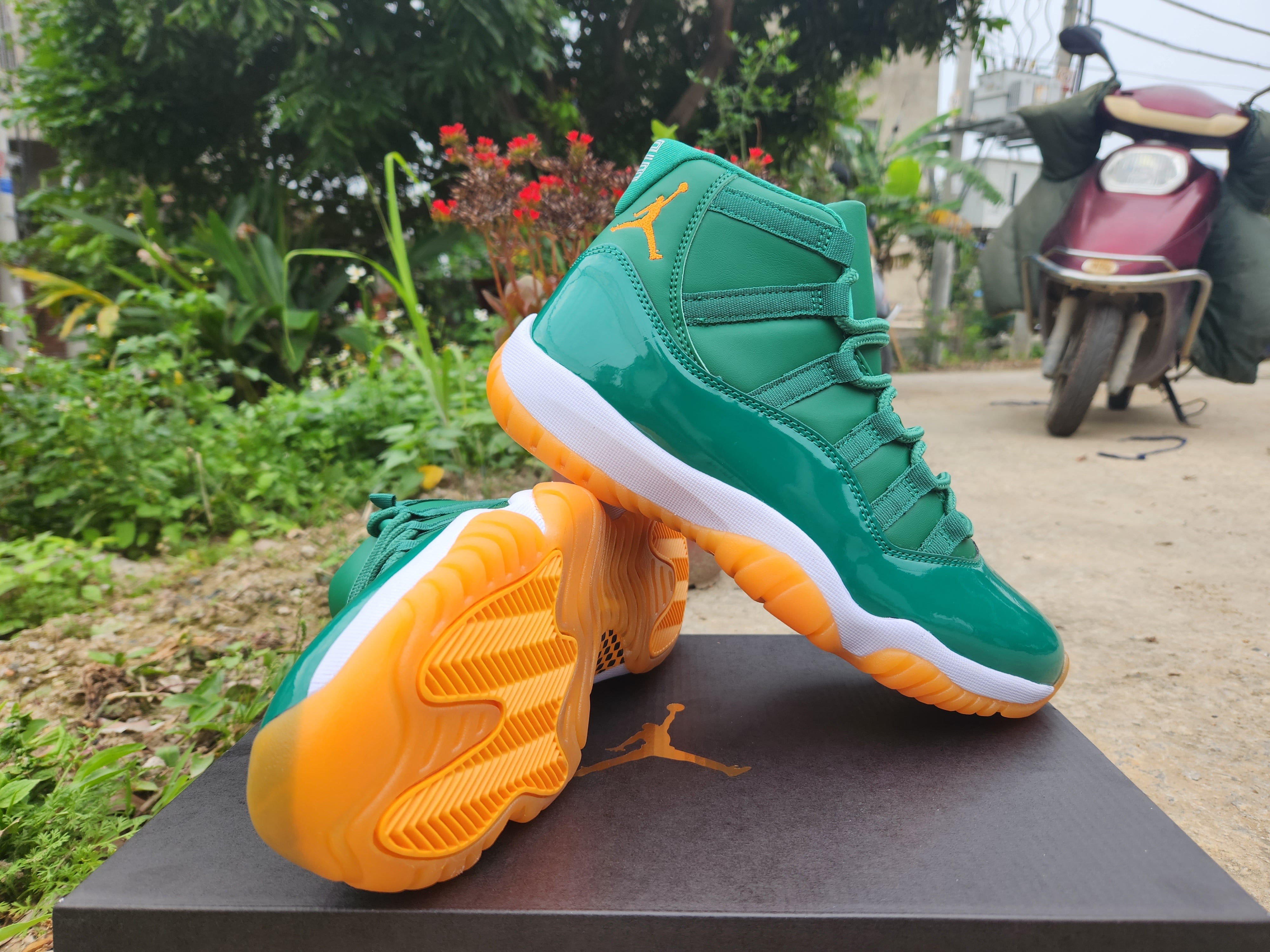 JORDAN 11 Green and Orange - Image 4