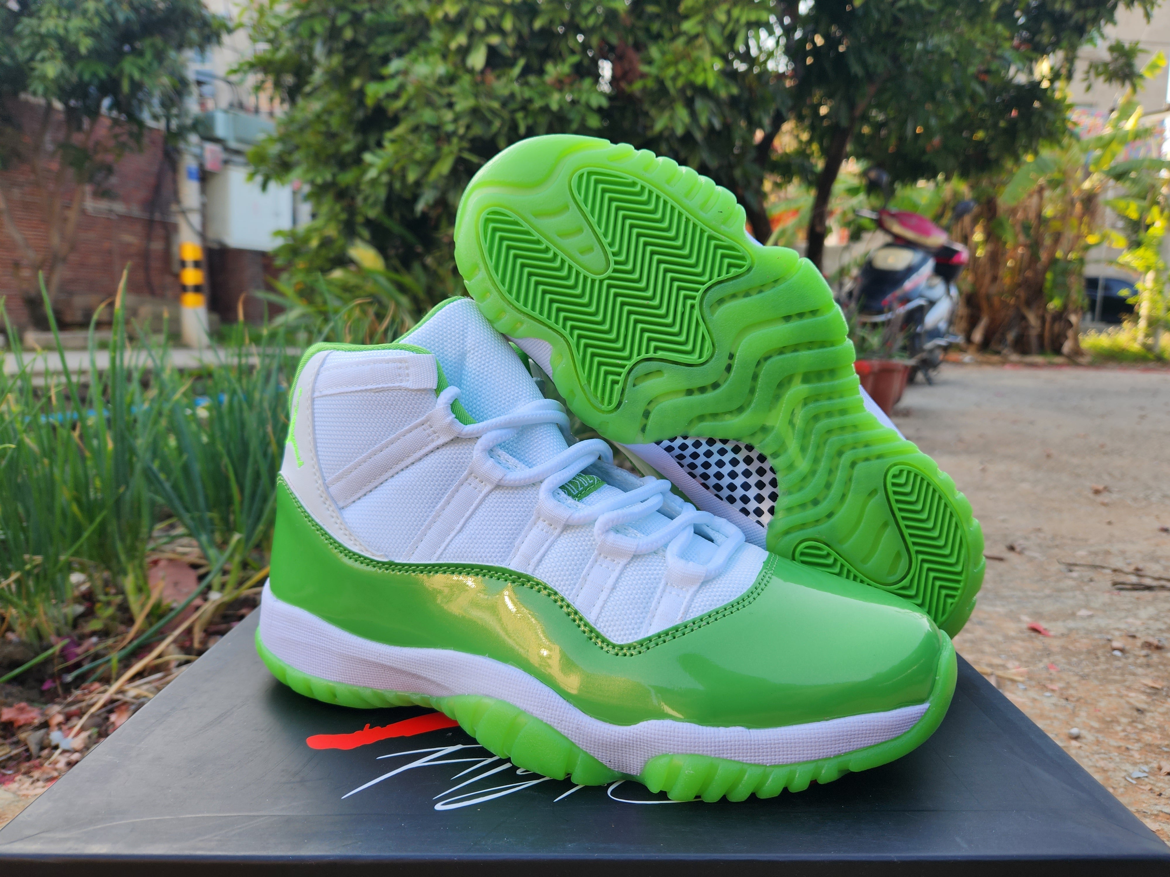 JORDAN 11 Green and White - Image 2