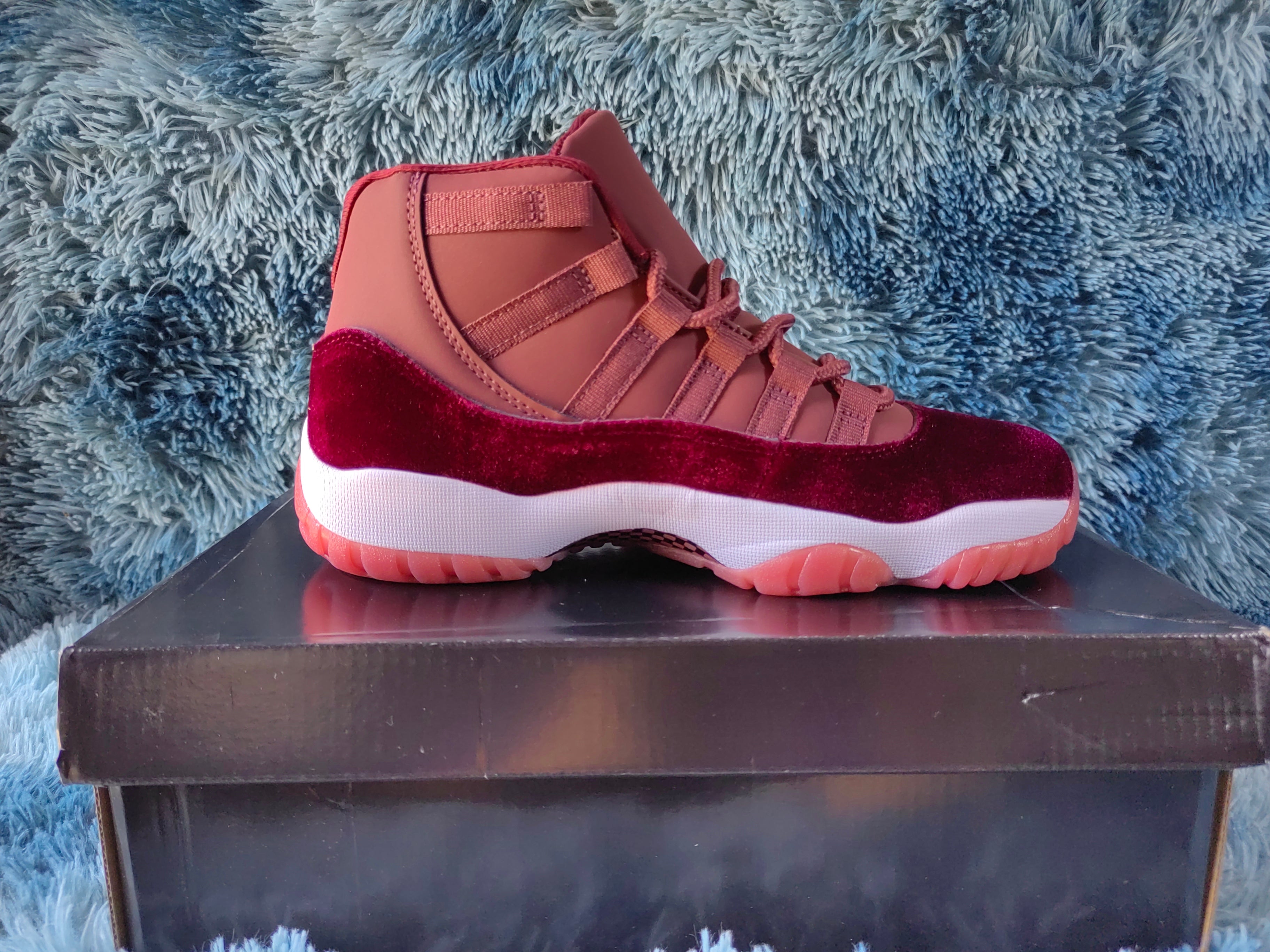 JORDAN 11 â€œHeiressâ€ - Image 4