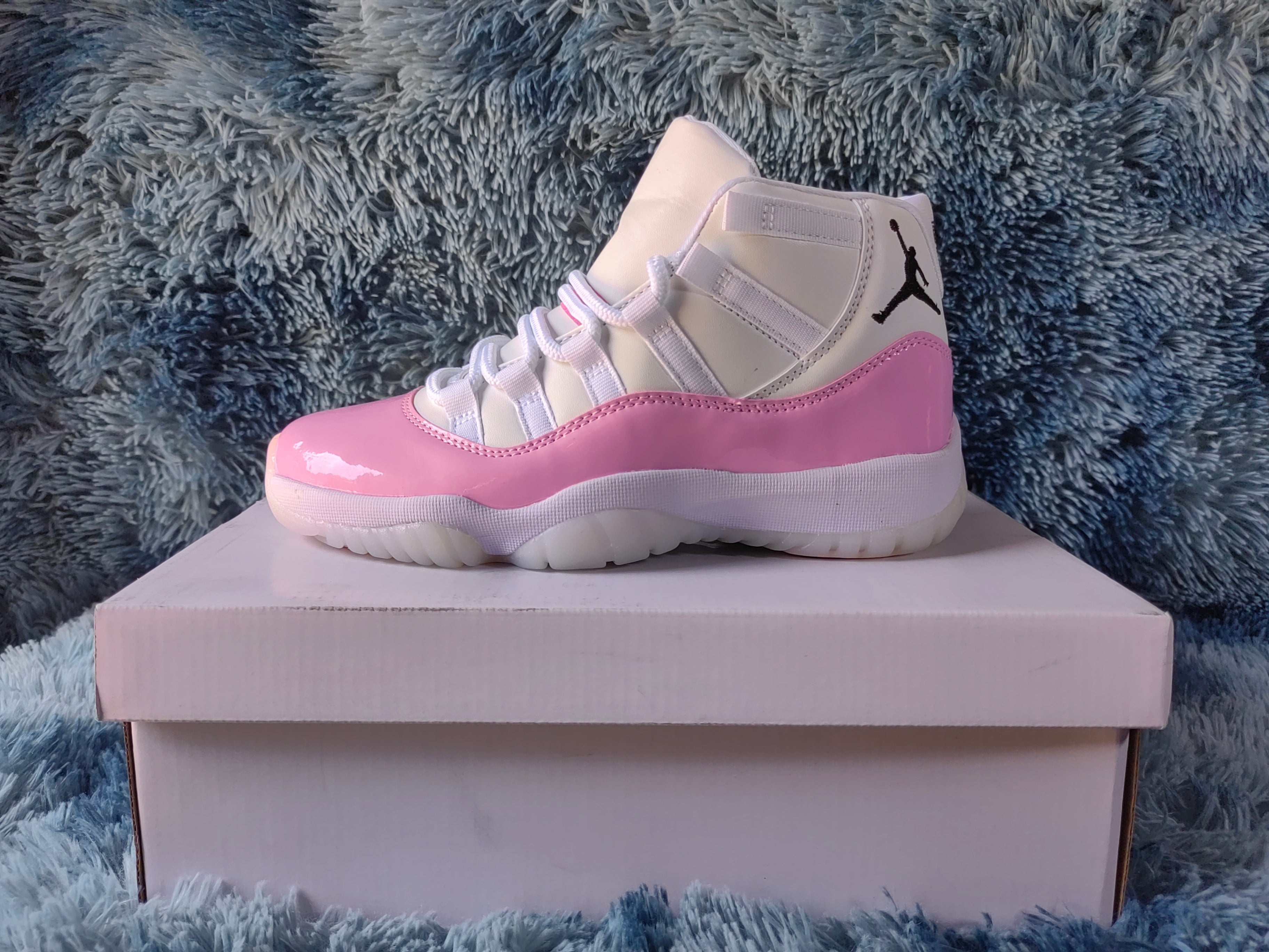 JORDAN 11 Pink - Image 3