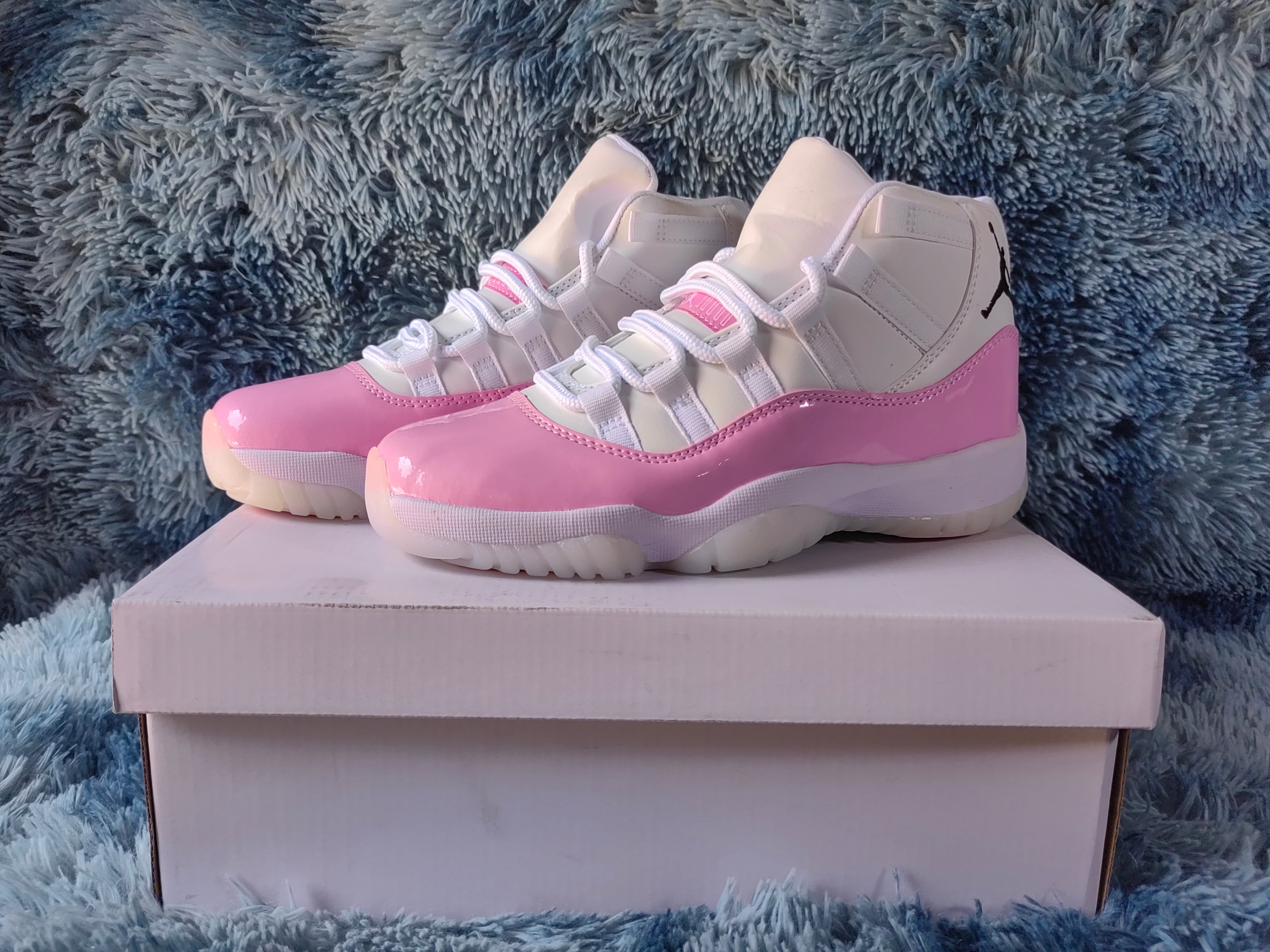 JORDAN 11 Pink - Image 2