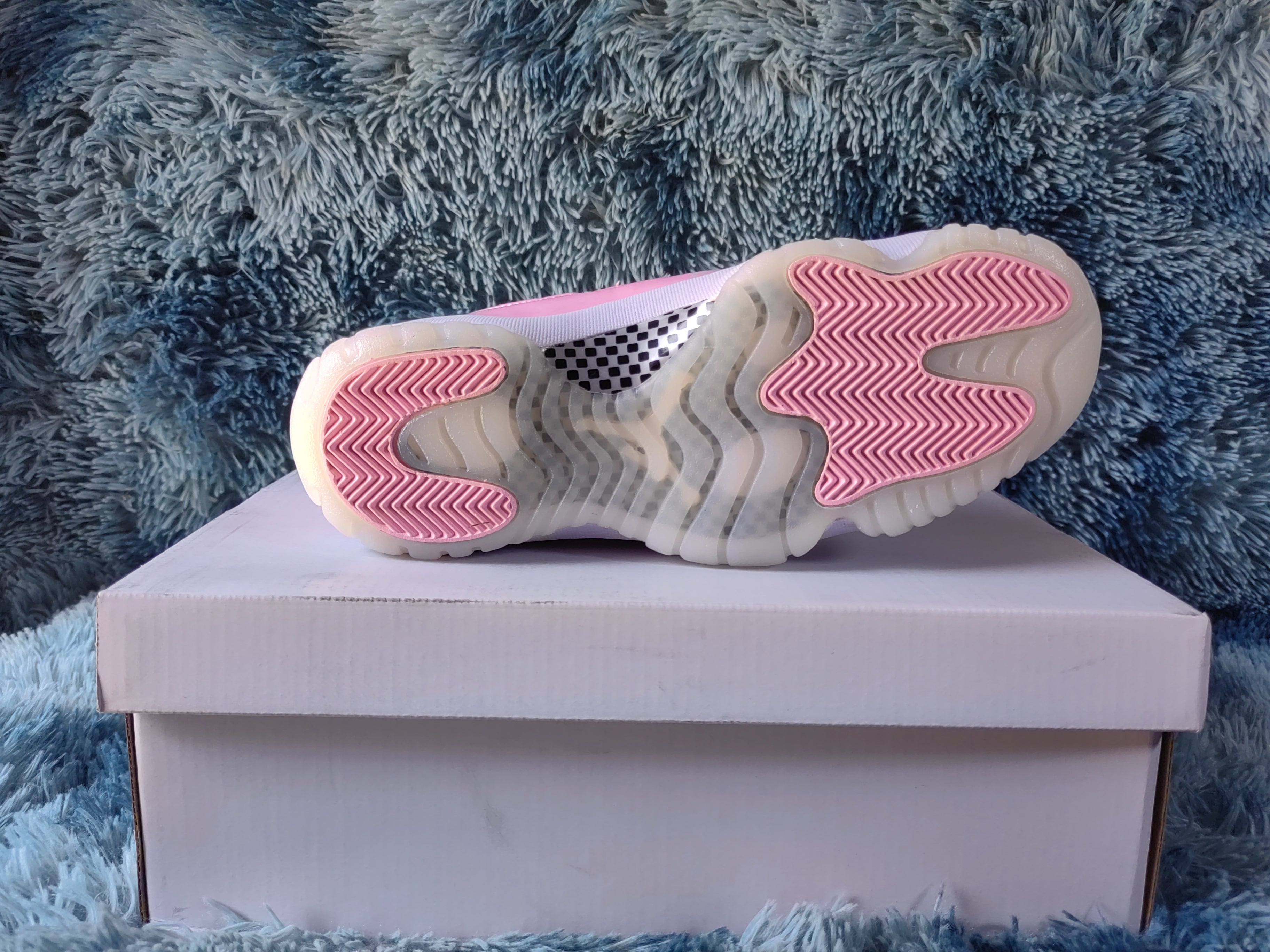 JORDAN 11 Pink - Image 6