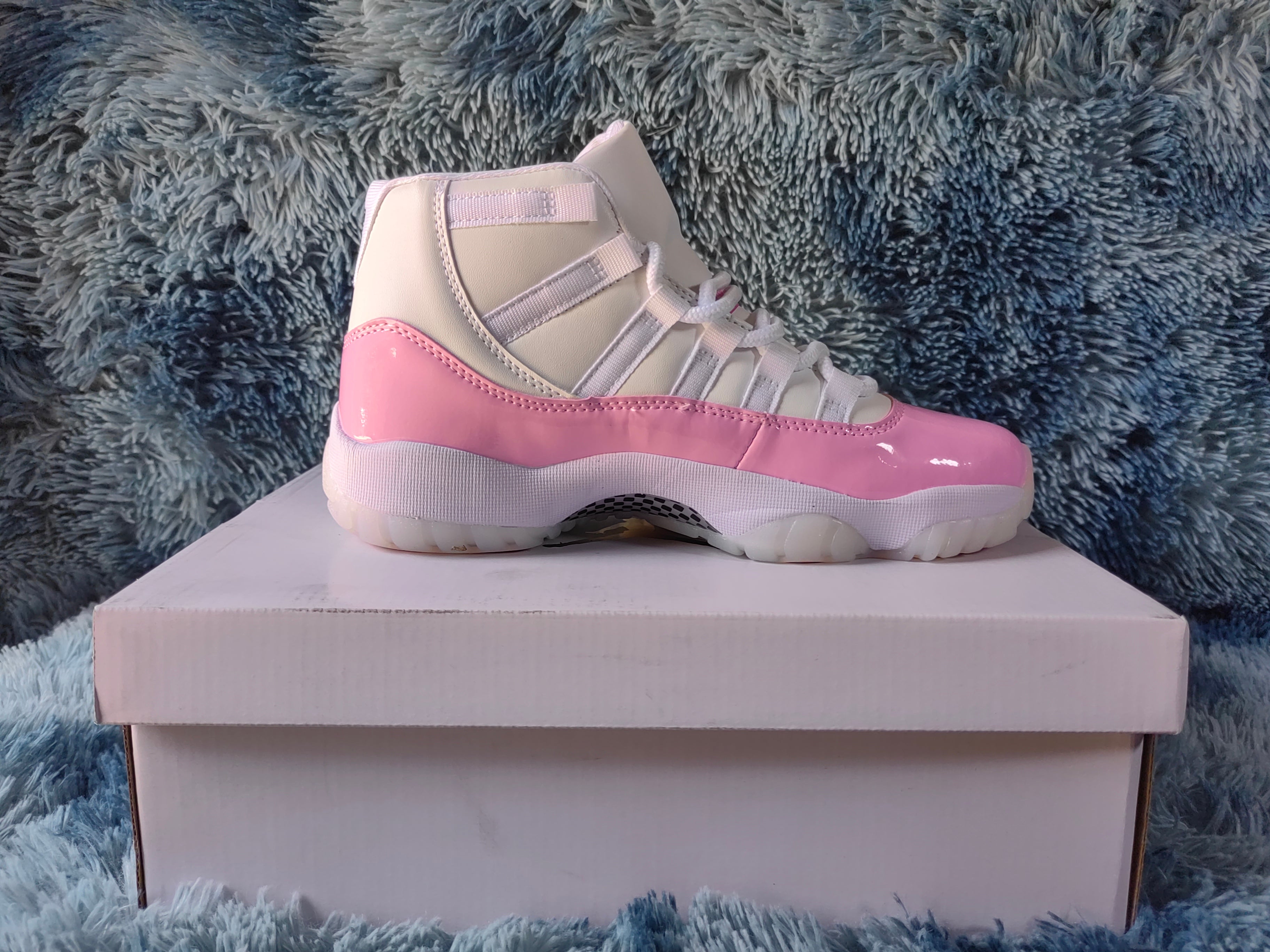 JORDAN 11 Pink - Image 4