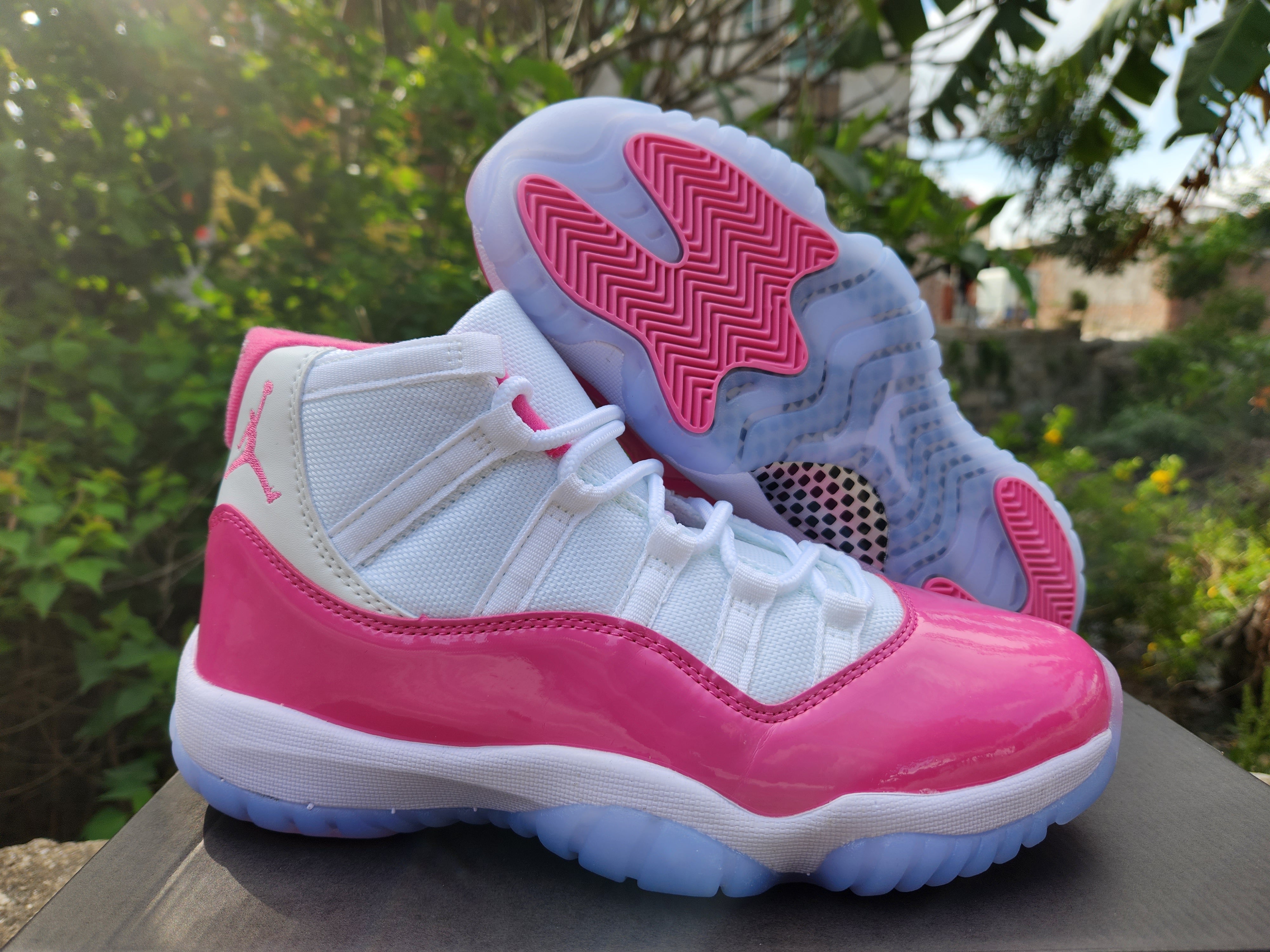 JORDAN 11 Valentine's Day - Image 2