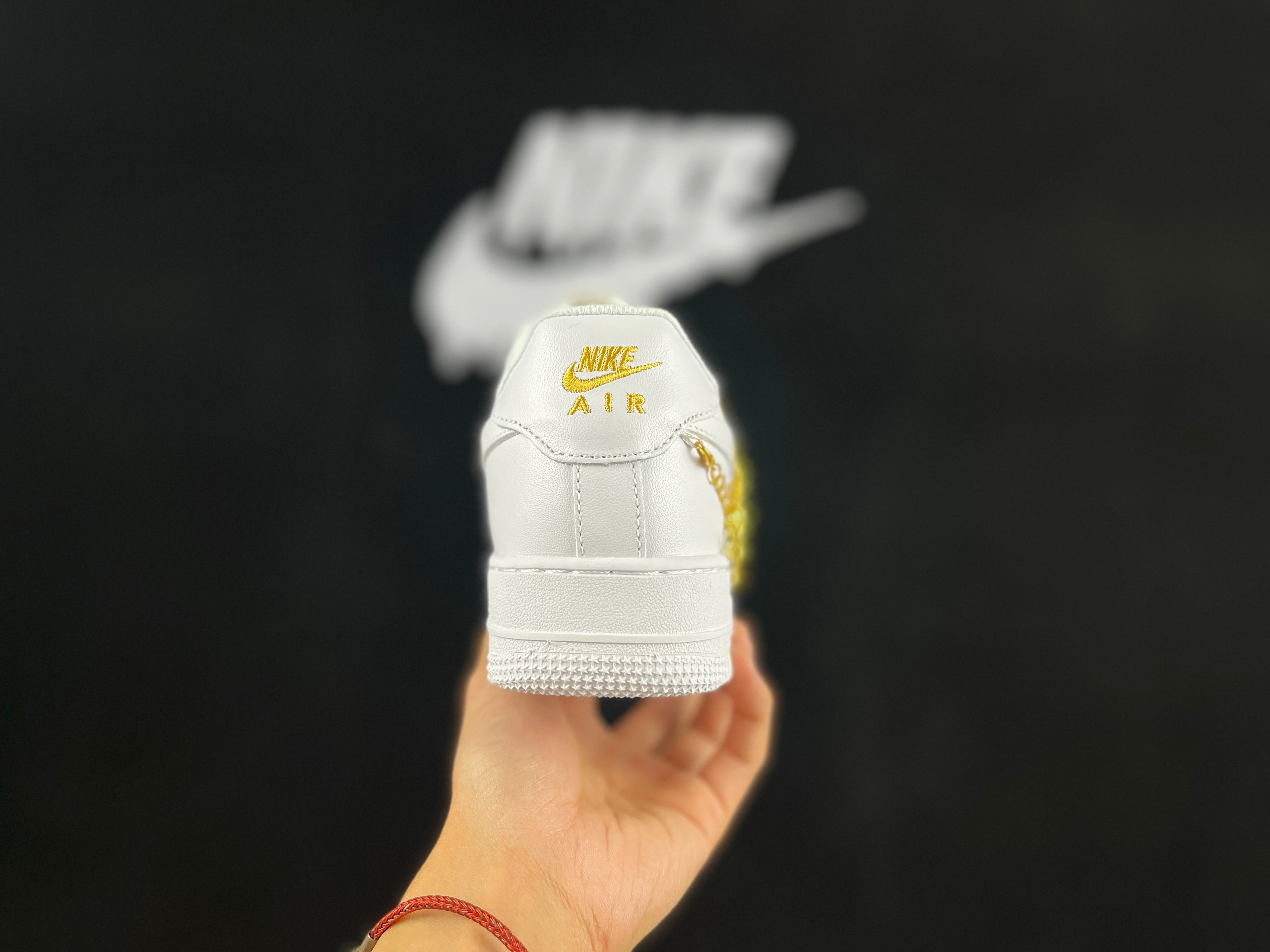 NIKE AIR FORCE 1 Low "Gold Chain" - Image 4