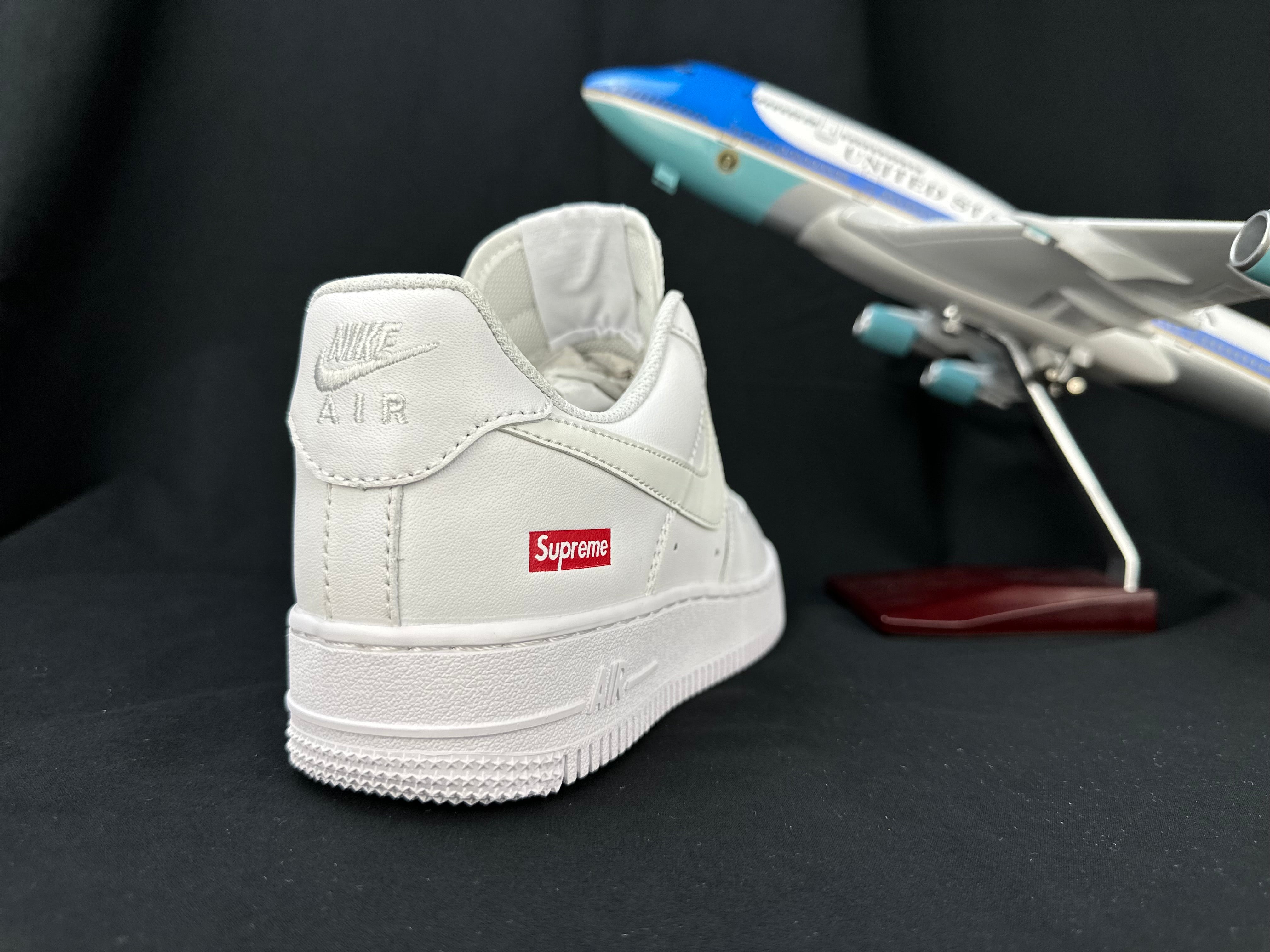 NIKE AIR FORCE 1 Supreme "White" - Image 4