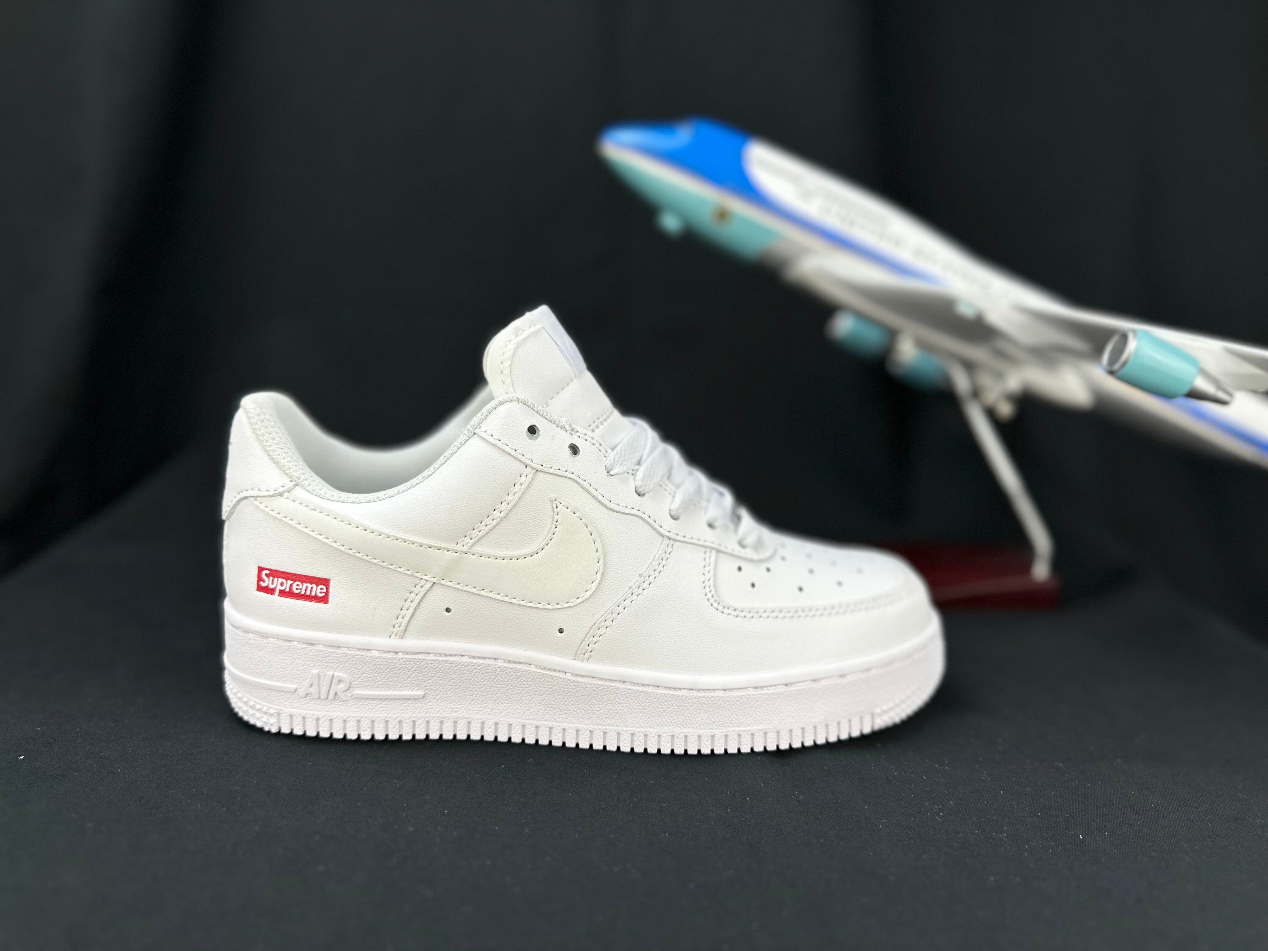 NIKE AIR FORCE 1 Supreme "White" - Image 2